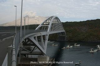 牛根大橋と桜島　04